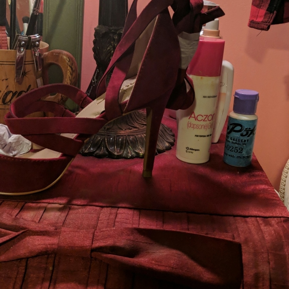 Red heels - Picture 3 of 5
